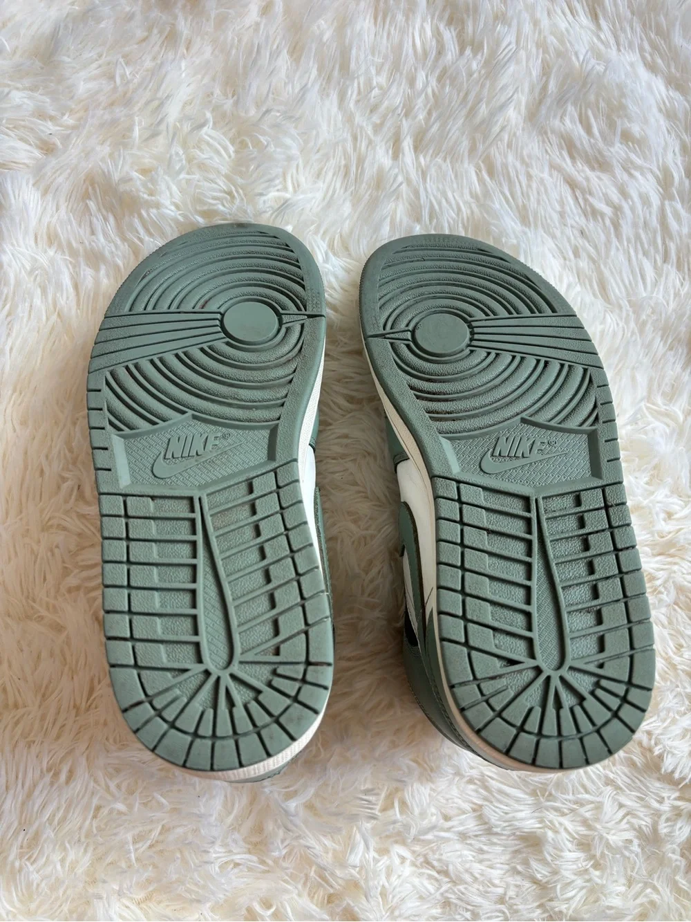 Air Jordan 1 Mid Jade Smoke Womens Sz 9 Sail Green Sneakers